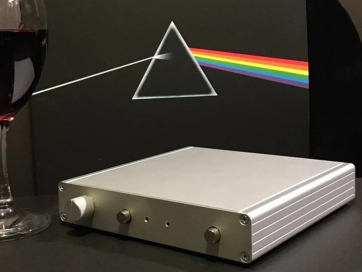 Six Acoustic Phono